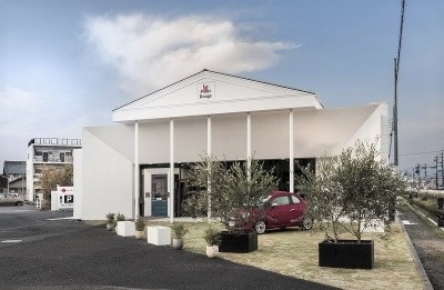 本社前にあるcafe　ルポワンルージュ！