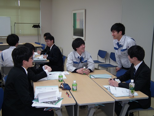 楽しく先輩と議論
