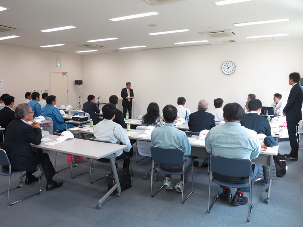 各務原支部 優良企業視察会を開催